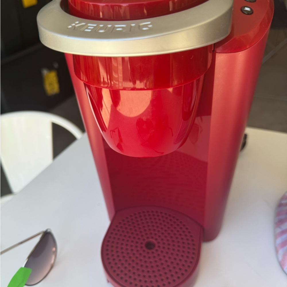 Keurig K-Select Red Coffee Maker.

Feel free to make an offer! Thanks 😊